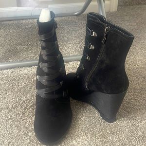 Brand new never worn BCBG size 9 booties